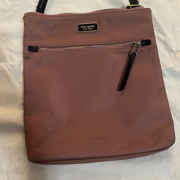 Adjustable crossbody - Picture 2 of 11